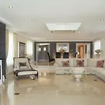Issabella * Marbella