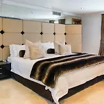 Issabella * Marbella